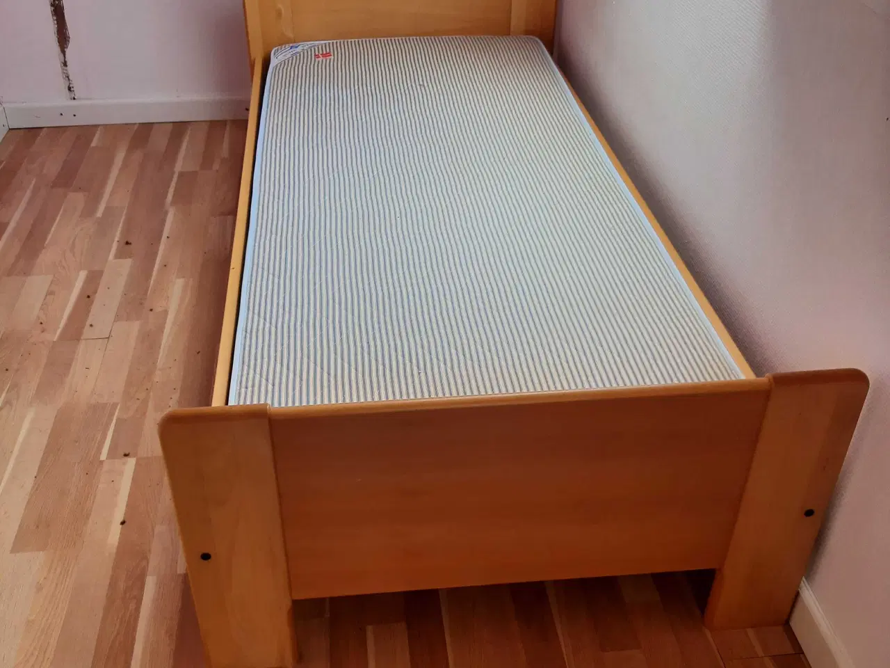 Billede 1 - Seng i bøg 