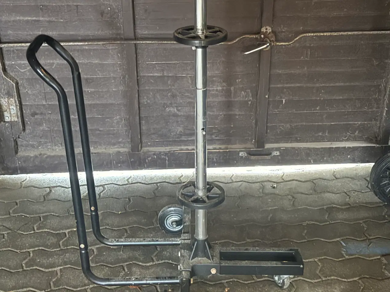 Billede 11 - 4 vinterhjul m/ hjulkapsler og opbevaringsstativ