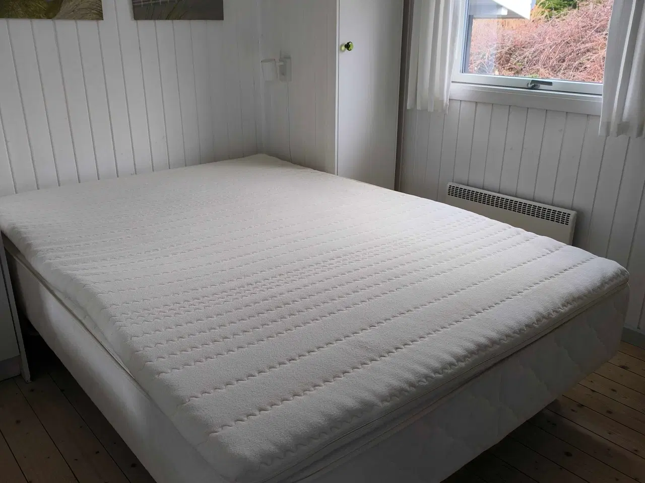 Billede 1 - Boxmadras med topmadras og meder