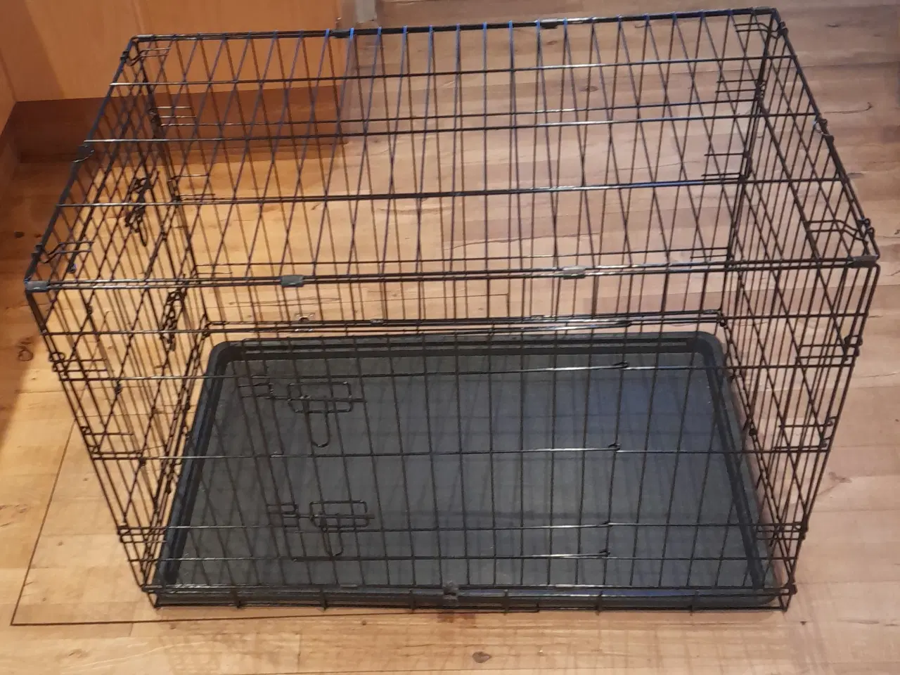 Billede 2 - Sort hundebur i metal med bakke