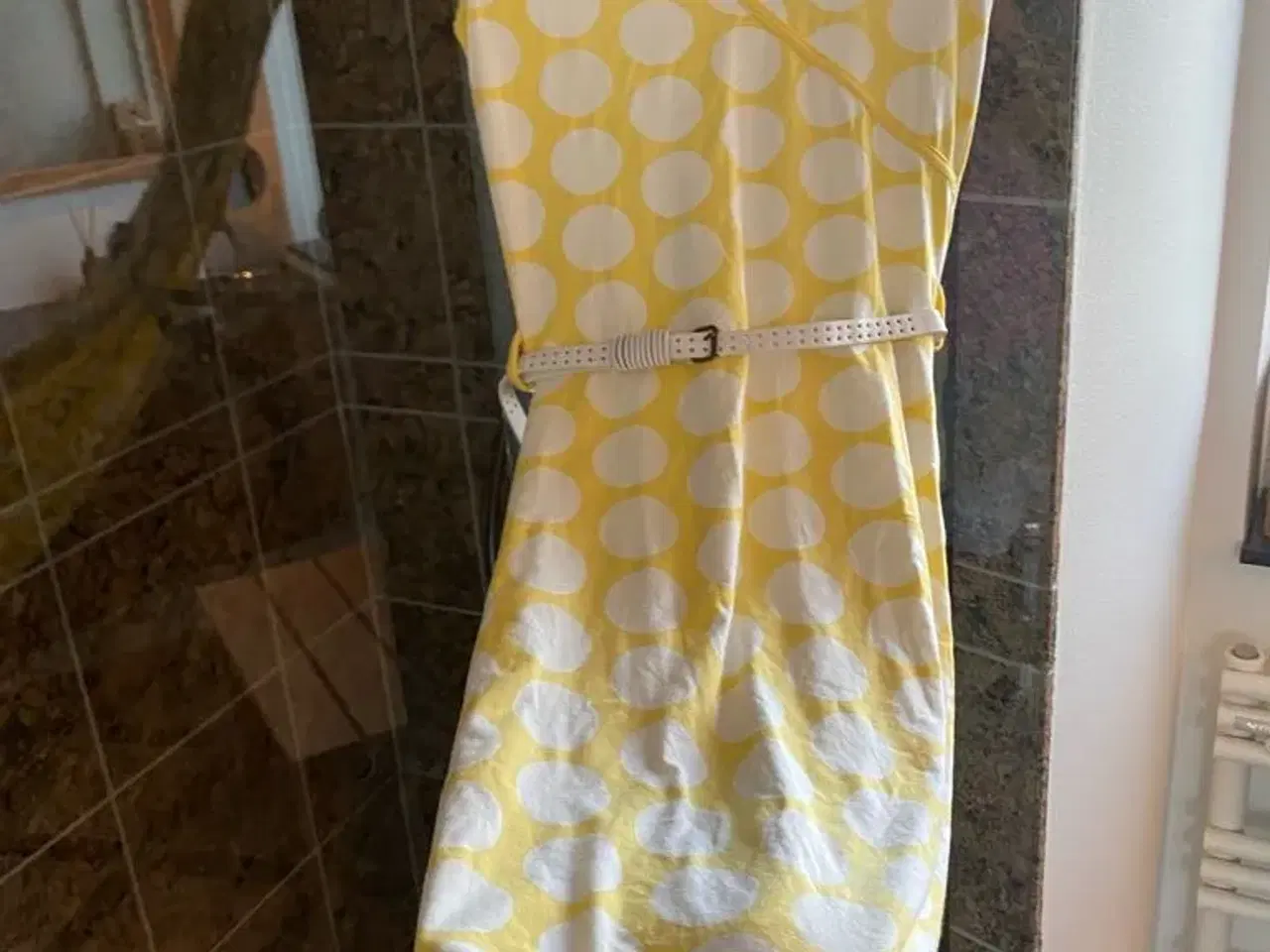 Billede 2 - Smart gul kjole str small