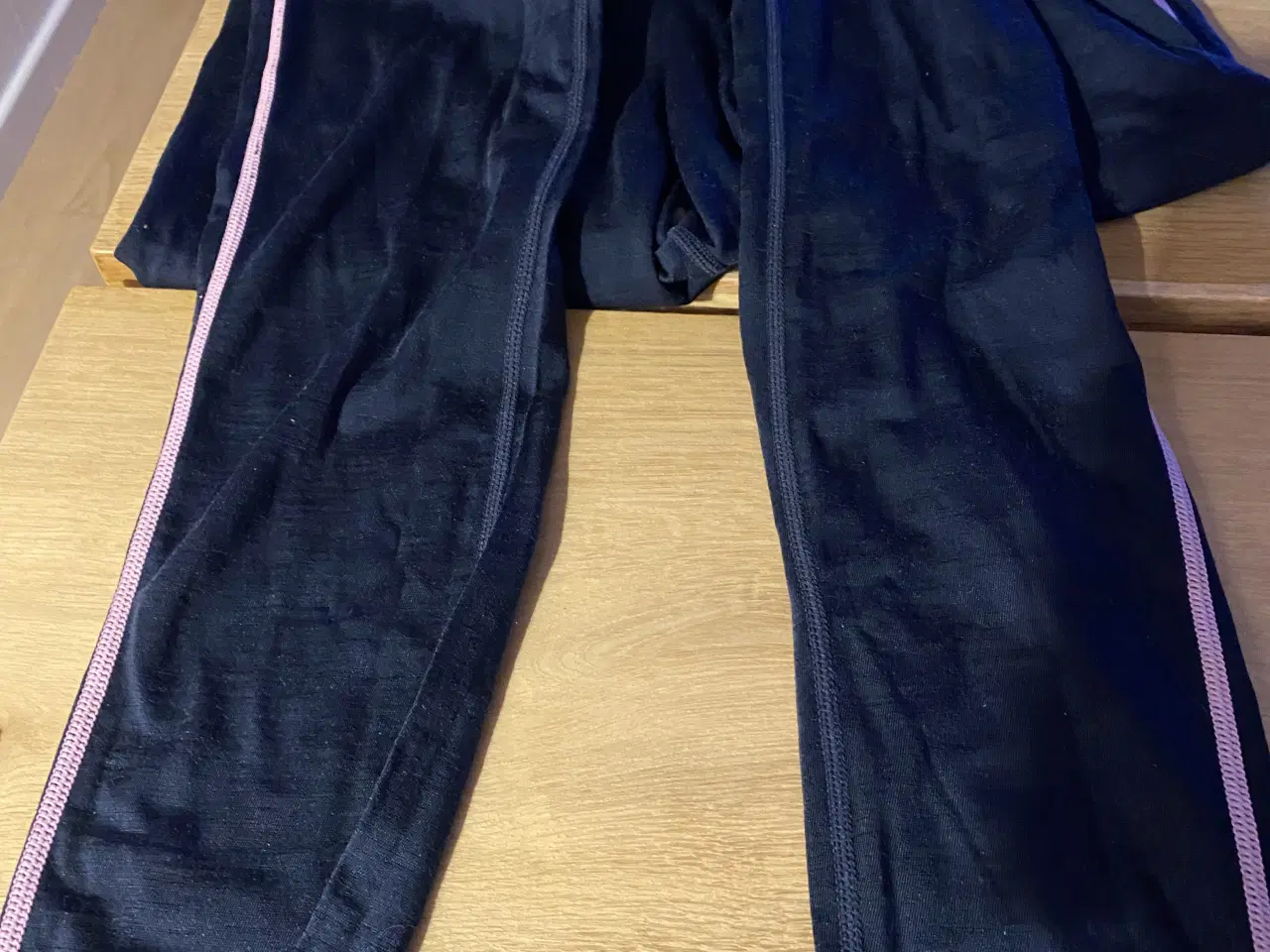 Billede 3 - Kari Tra sportssæt