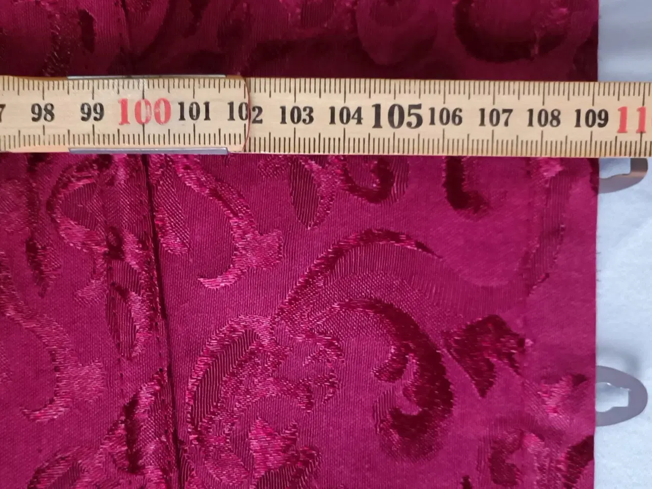 Billede 6 - Vinrødt brokade korset