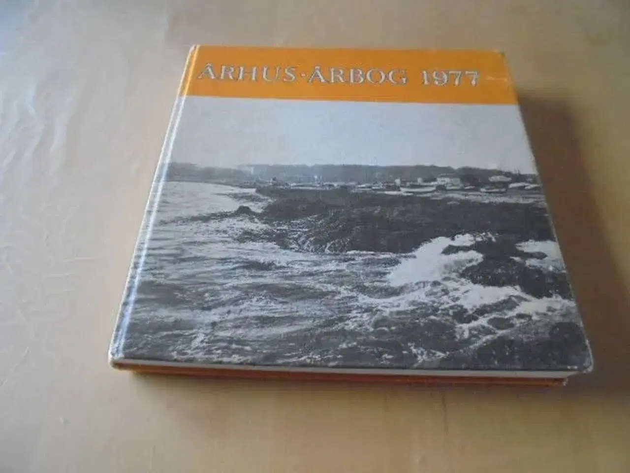 Billede 1 - Århus-årbog 1977-se fotos og omtale 