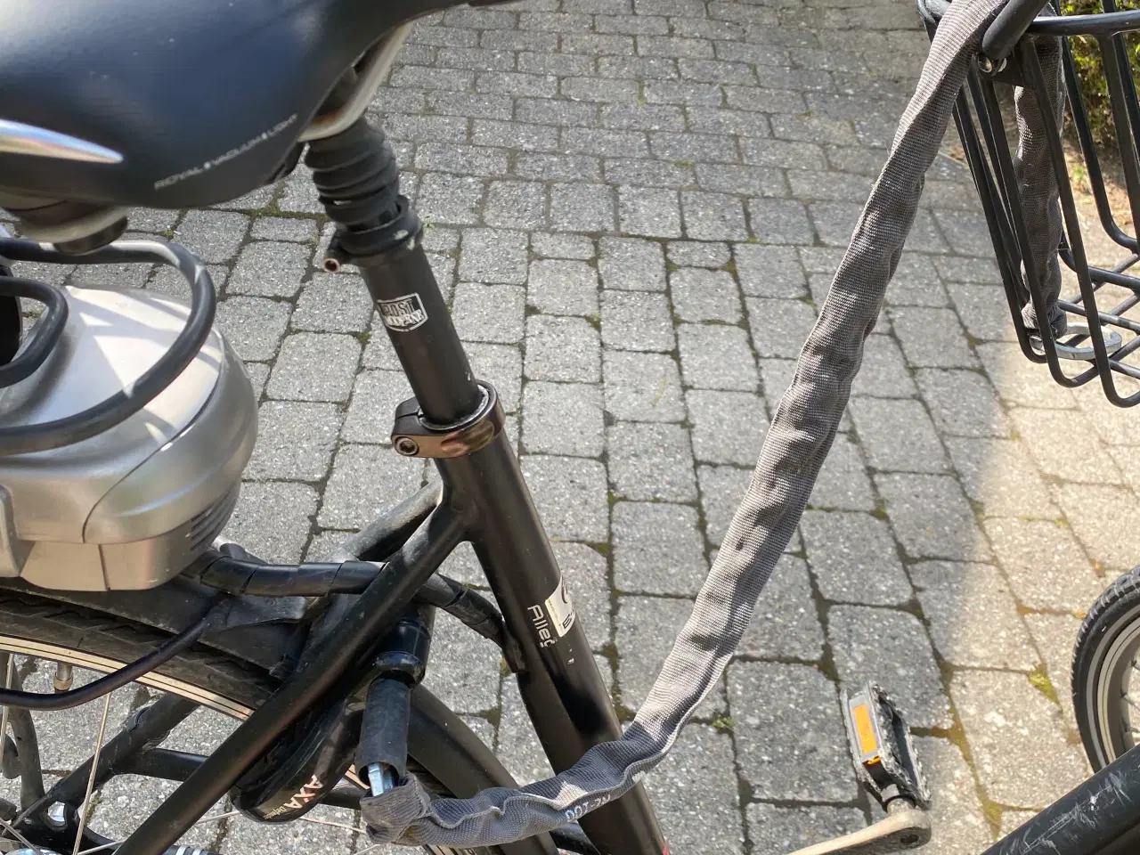 Billede 2 - Batavus cykel, velholdt med ekstra udstyr.