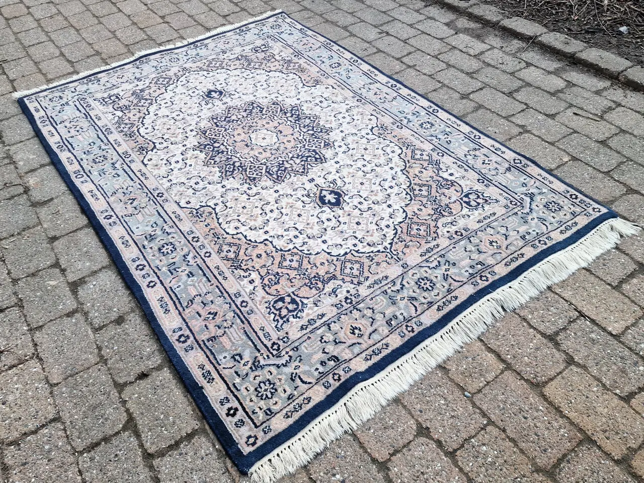 Billede 3 - Ægte håndknyttet  vintage orientalsk tæppe.