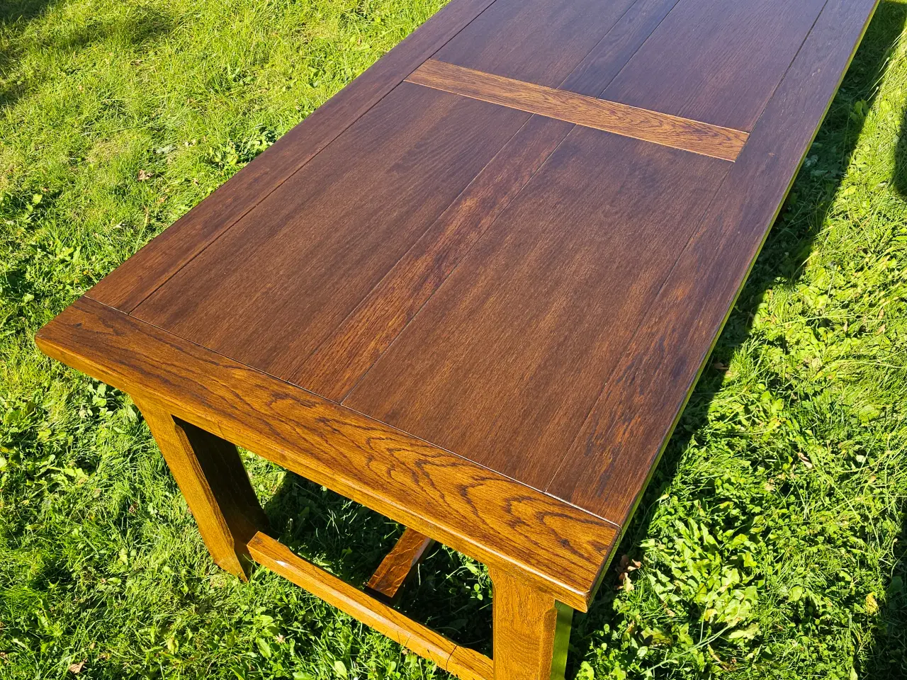 Billede 2 - ILVA Mørkt Spisebord – God Stand