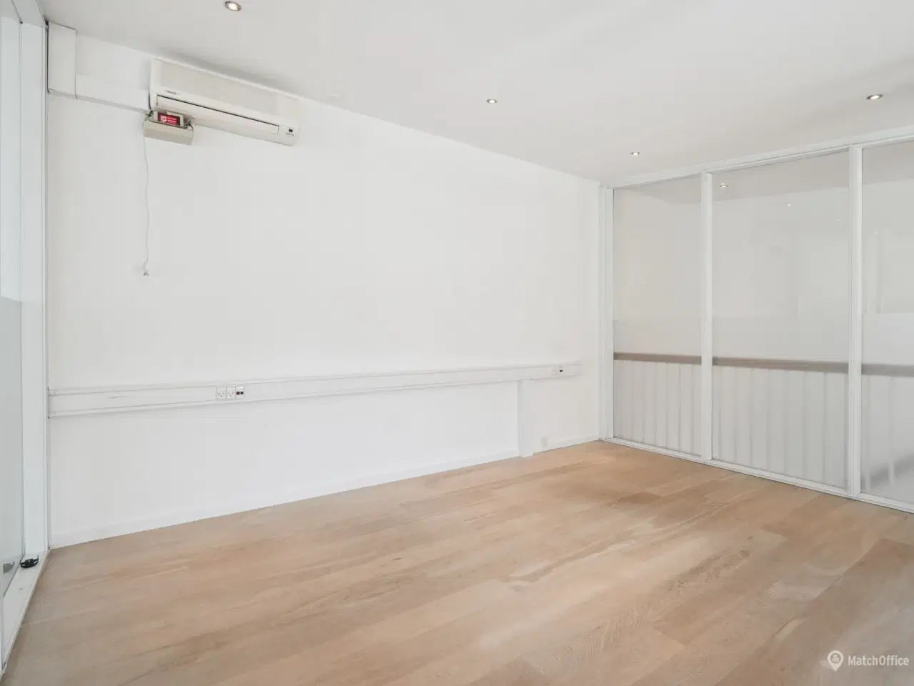 Billede 3 - Nyistandsat værkstedskontor på Jagtvej med parkering