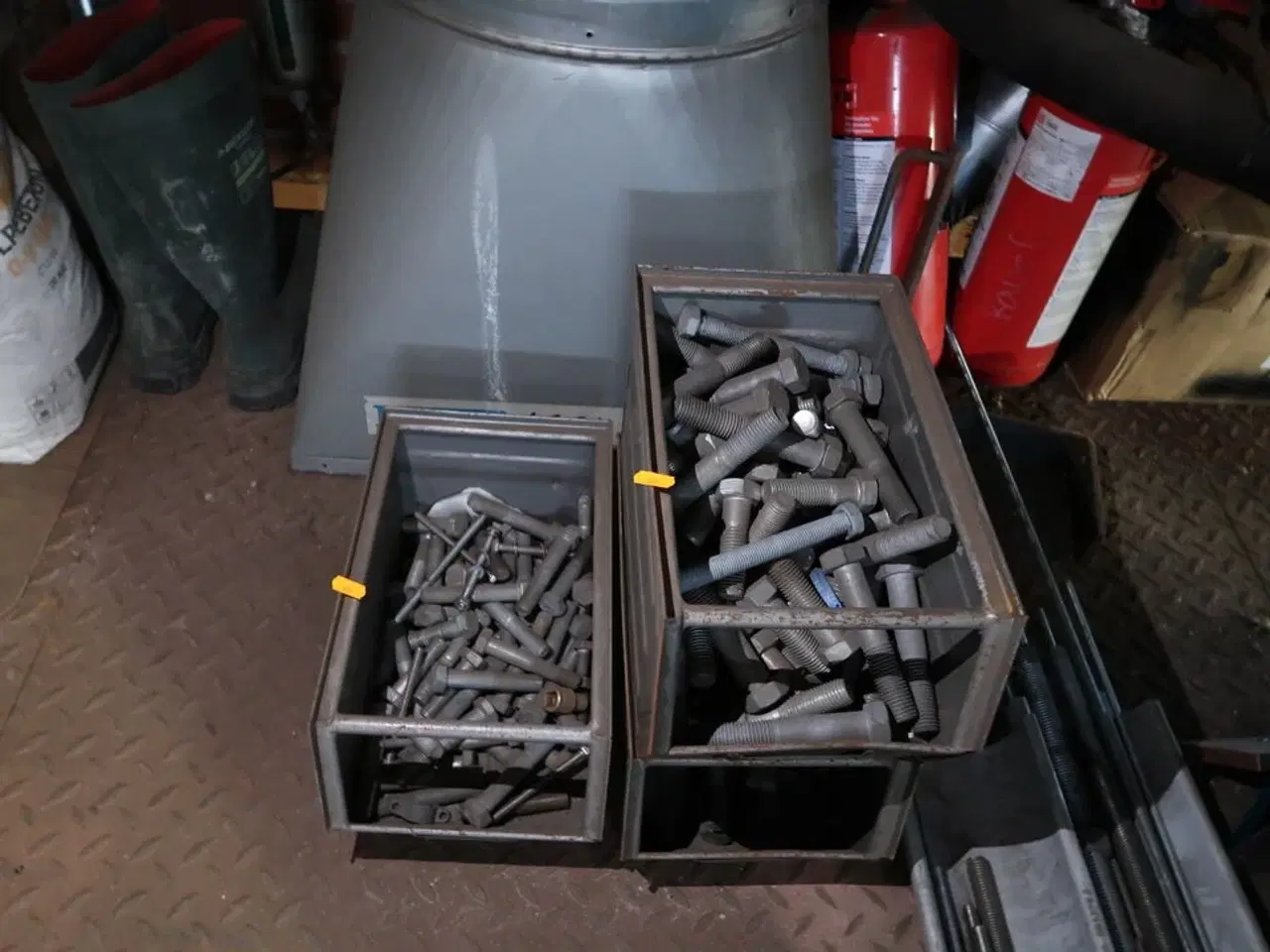 Billede 2 - Div. Bolte, ildslukkere m.m.