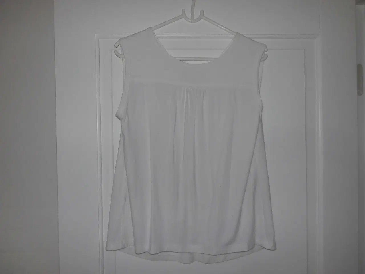 Billede 2 - Hvid bluse/t-shirt