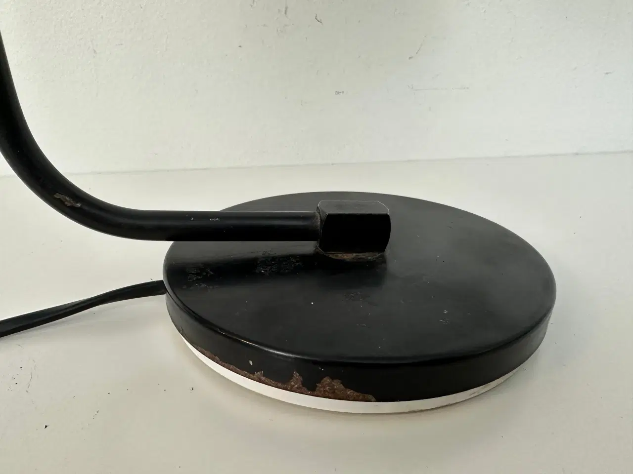 Billede 4 - Vintage bordlampe i messing og sort stel