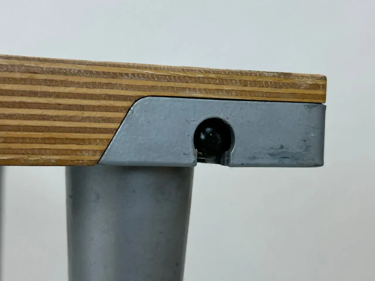 Billede 4 - Praktisk Bord med Aftagelige Ben