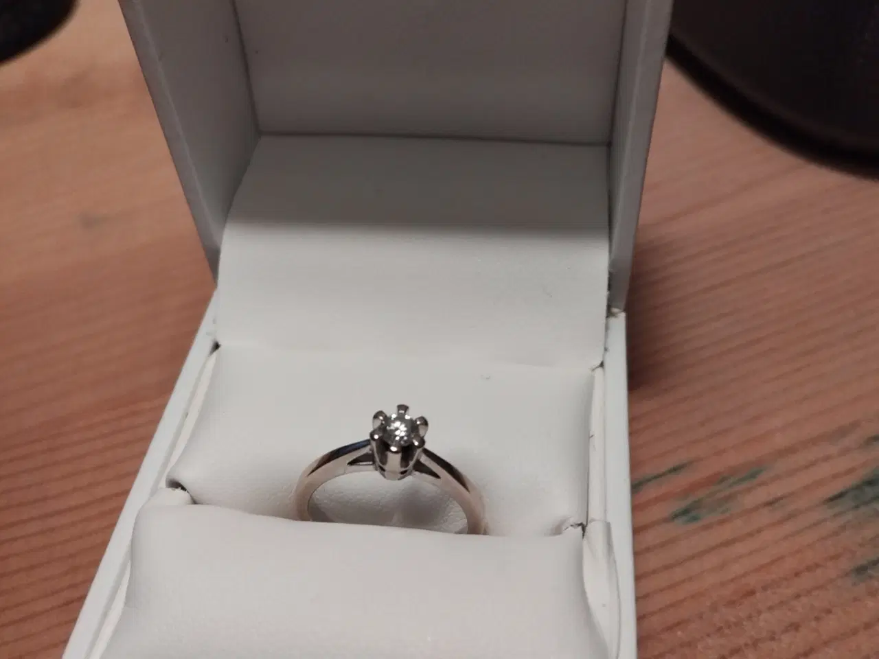 Billede 5 - Diamantring, 14 k. hvidguld 