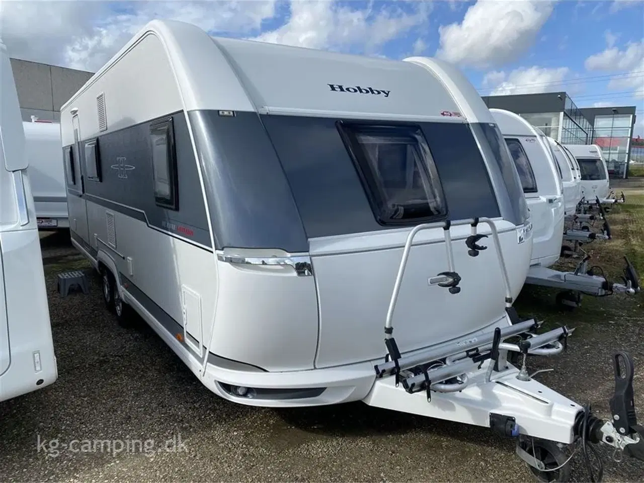 Billede 2 - 2020 - Hobby De Luxe Edition 650 KMFe   Velholdt køjevogn til den store familie