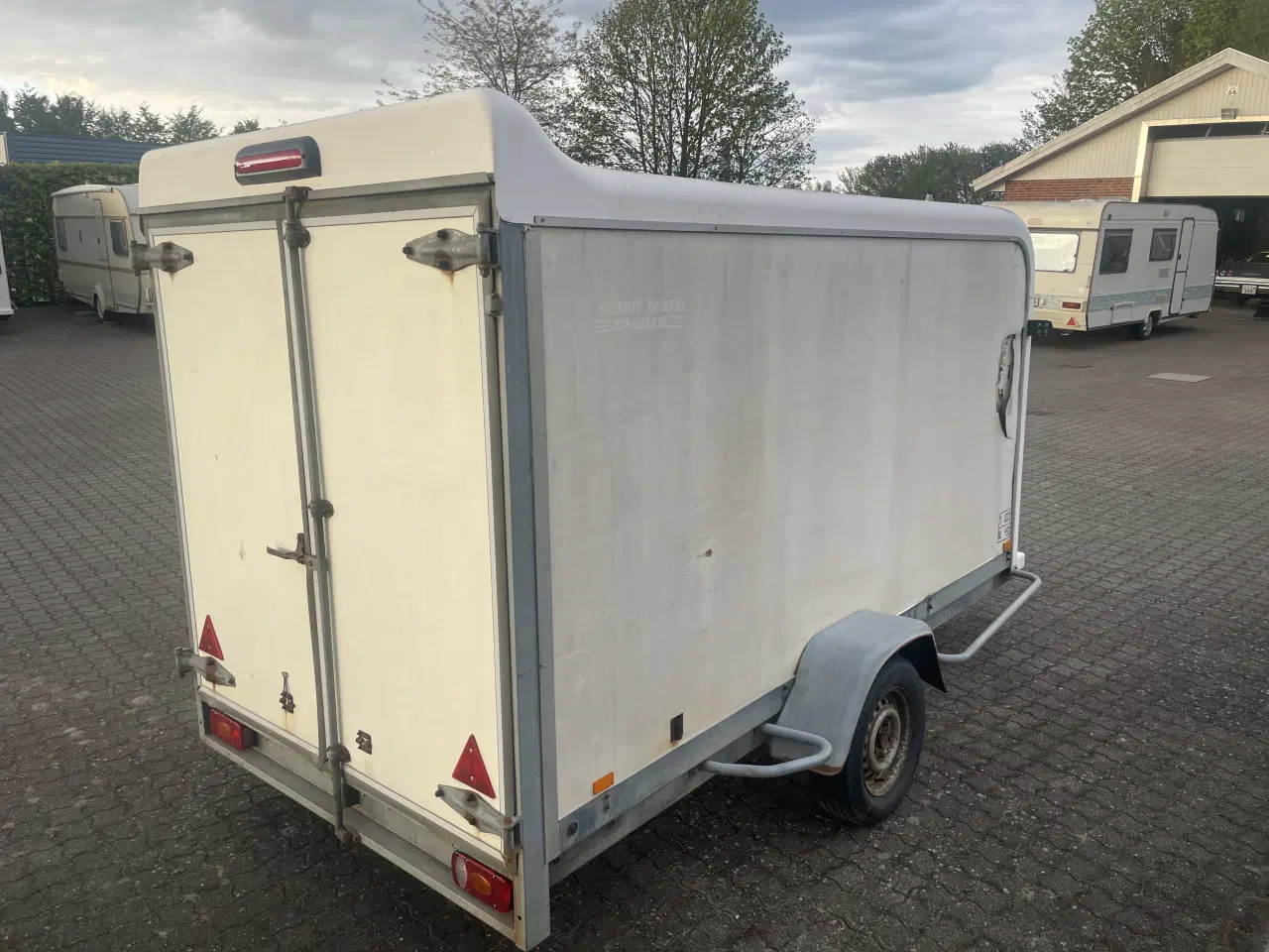 Billede 1 - Airdynamisk lukket trailer