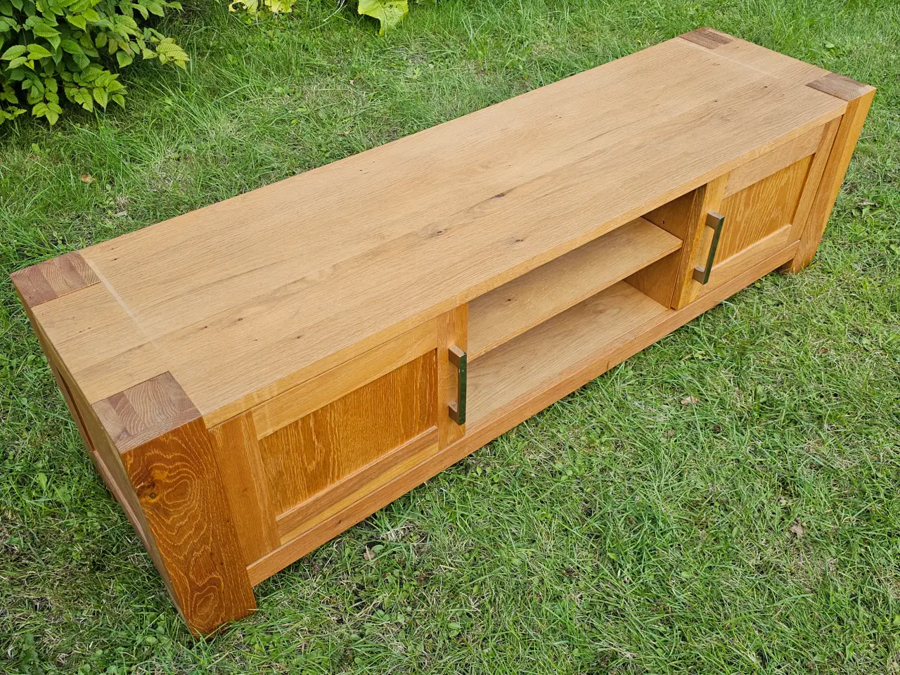 Billede 4 - Stort Tv-Bord Af Træ – God Stand