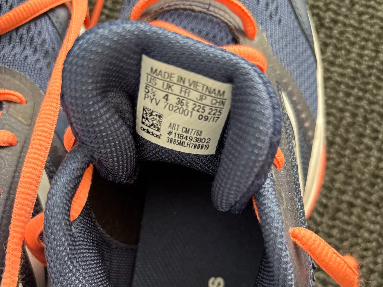 Billede 4 - Adidas sportssko str 36 2/3