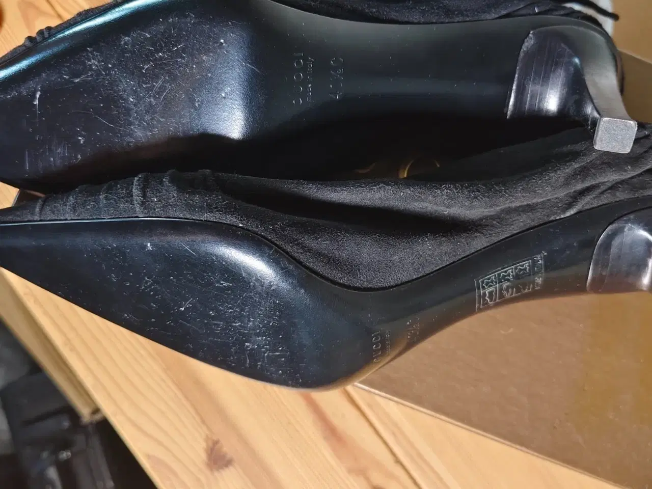 Billede 2 - Gucci Black Suede Stilettos Pelle S Cuoio Nero C39
