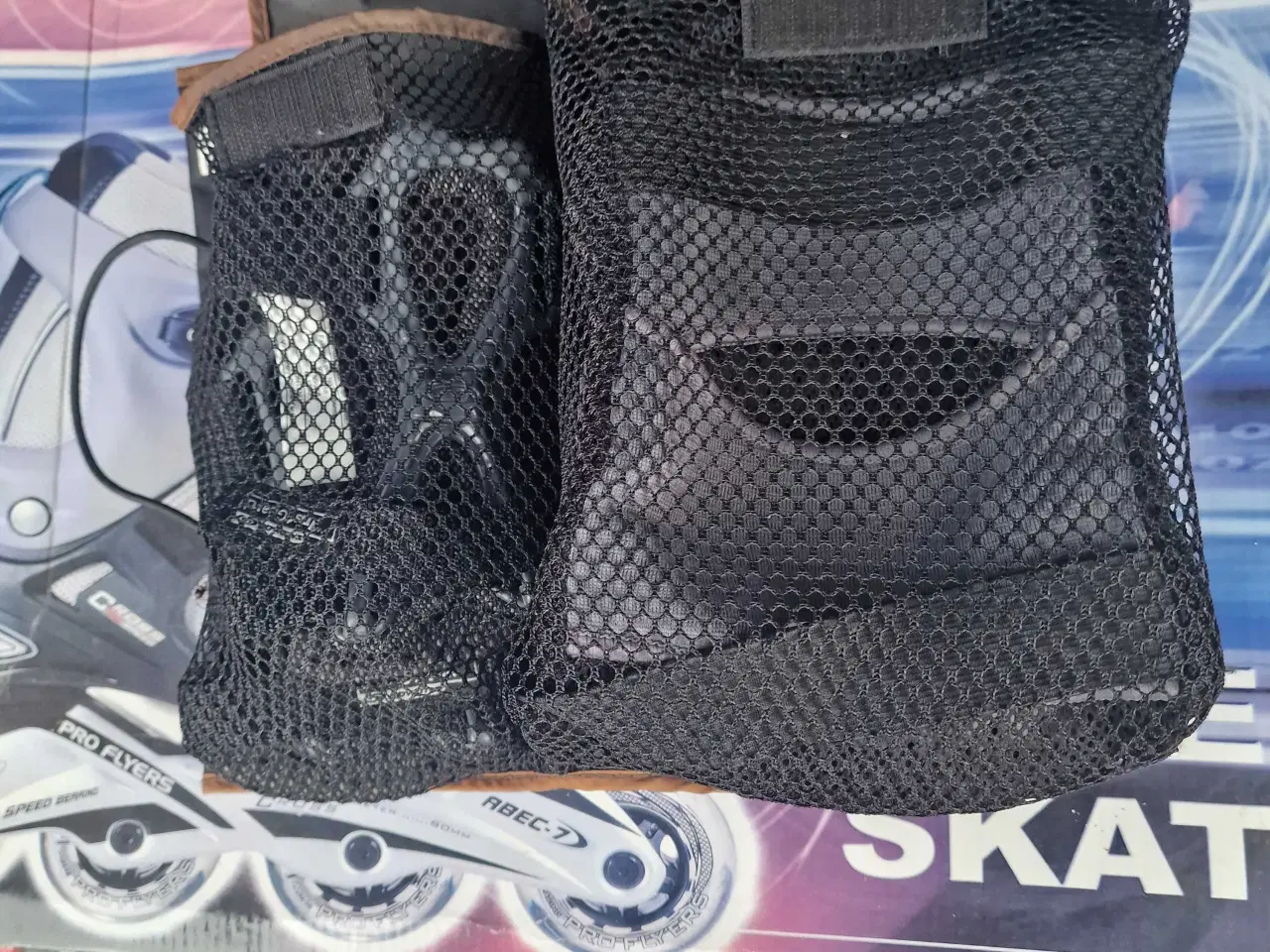 Billede 7 - Inliners + håndleds beskyttere og knæbeskyttere 