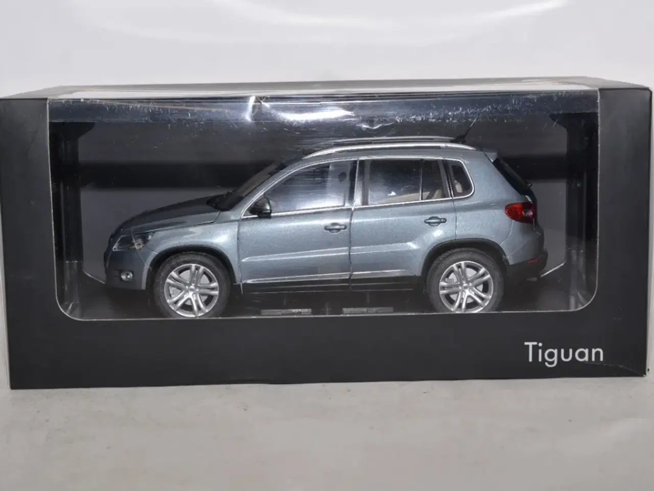 Billede 1 - 1:18 VW Tiguan Dealer meget sjælden