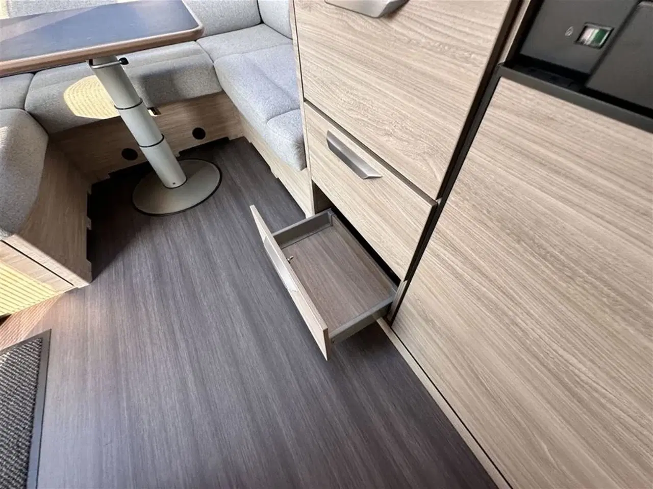 Billede 13 - 2021 - Knaus Südwind 450 FU "60 Years"   Flot campingvogn med telt og mover