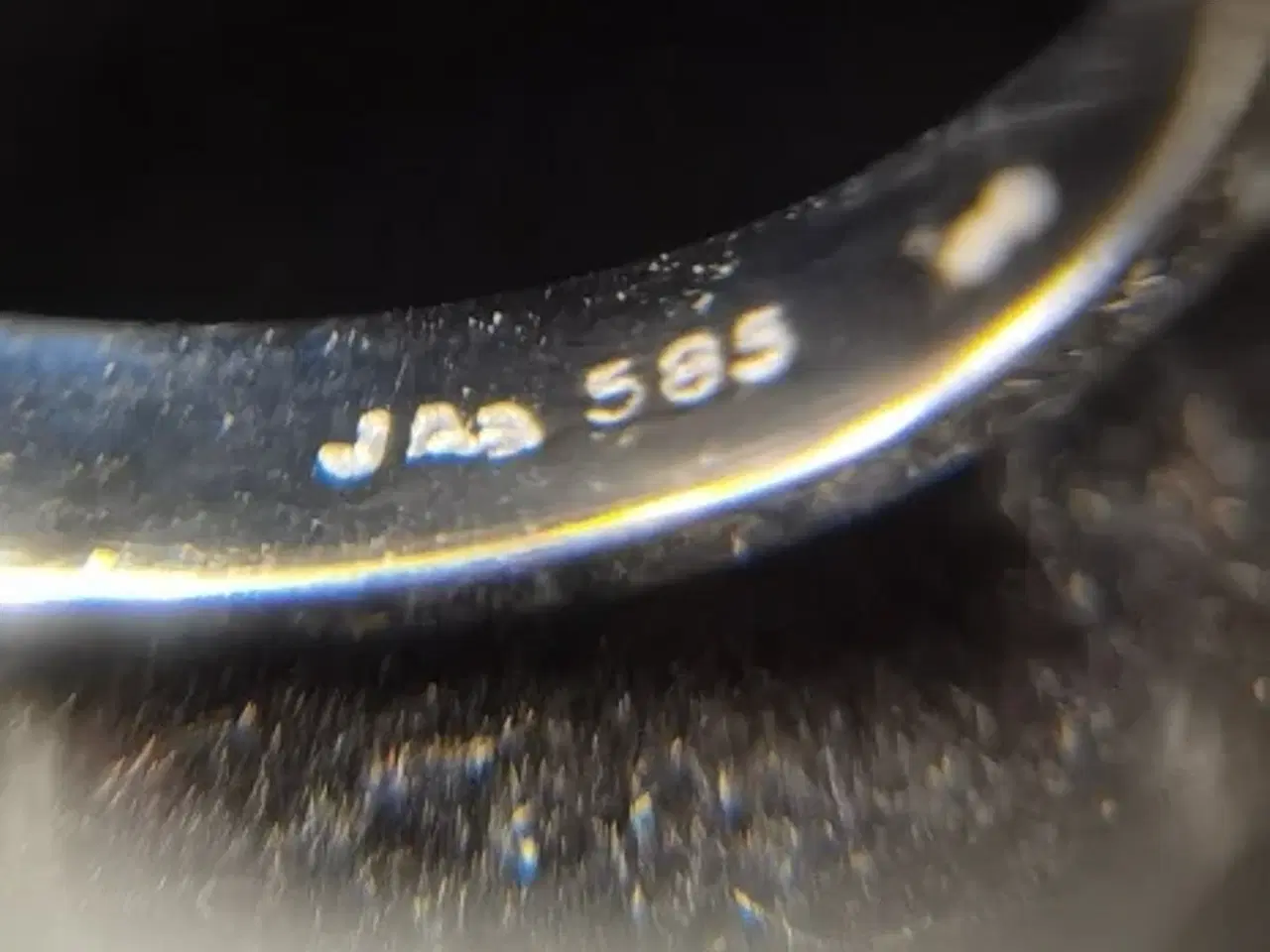 Billede 3 - Meget stilfuld hvidguld ring 585 m. 5 rubiner