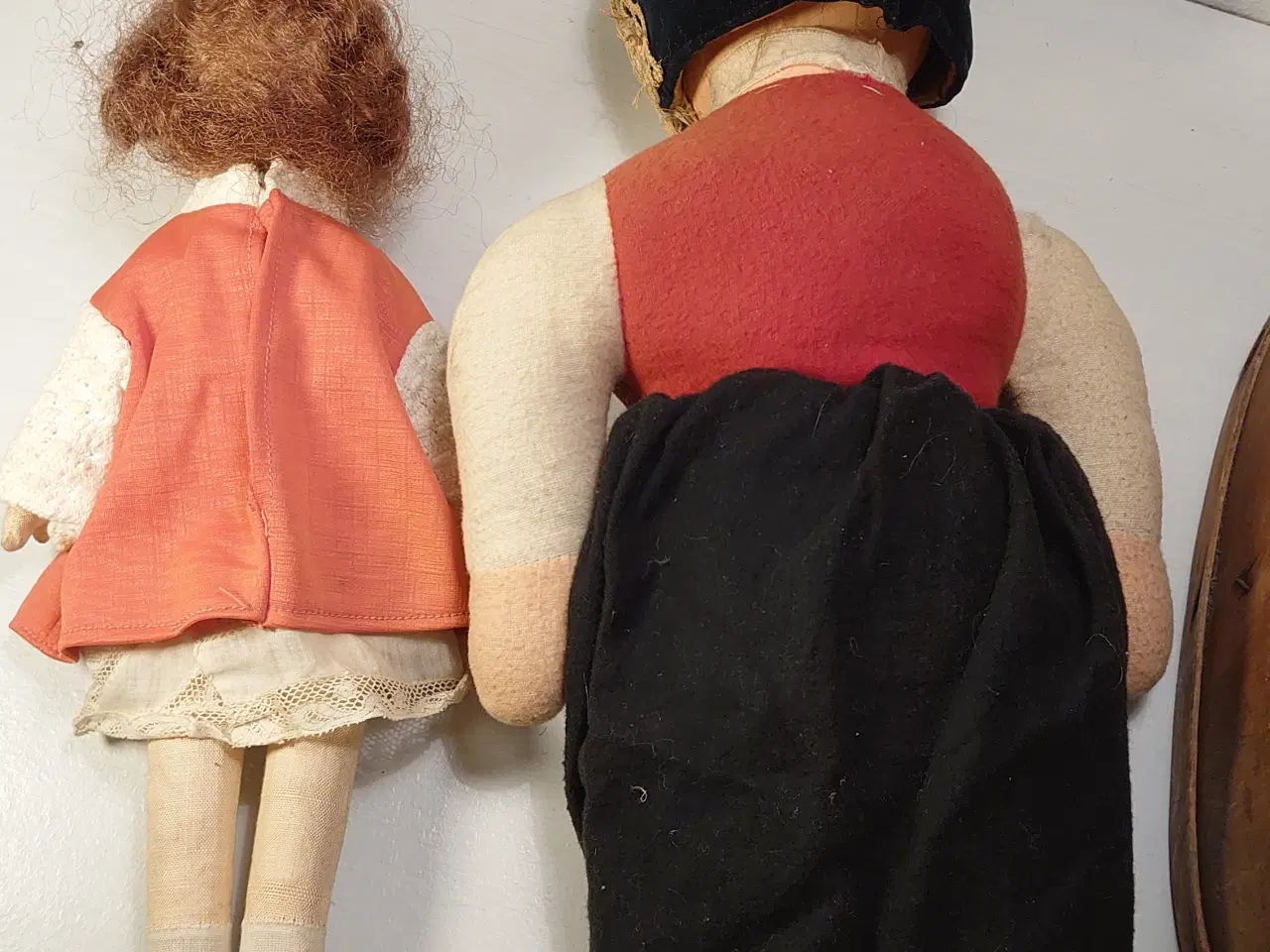 Billede 8 - Antik kurv med 2 dukker med papmachéhoveder.