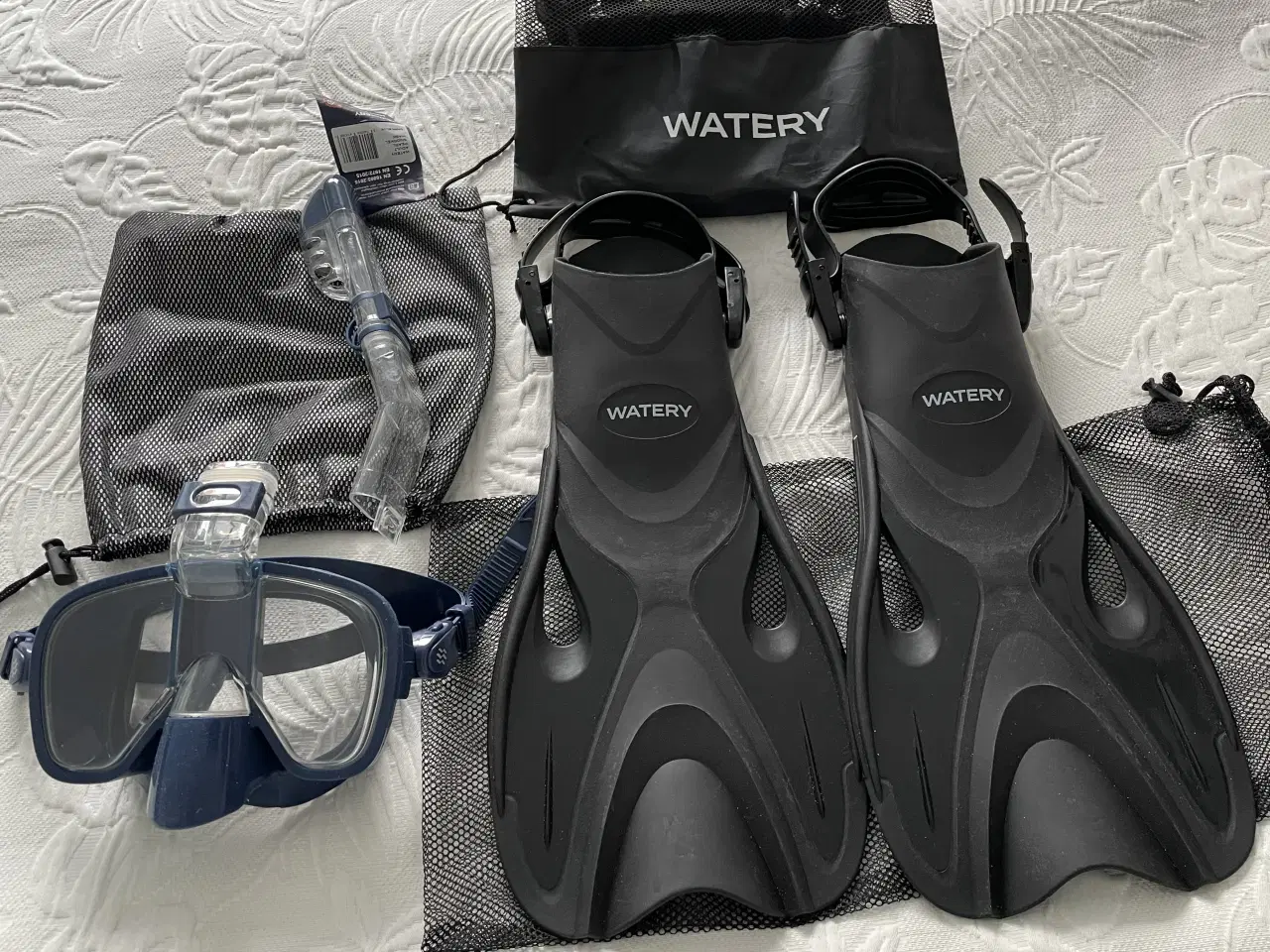 Billede 3 - 2 sæt snorkel udstyr - maske & fødder -voksen str.