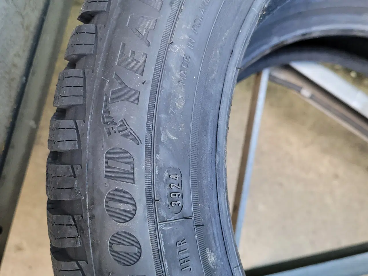 Billede 3 - 175 / 60 R 15 vinter