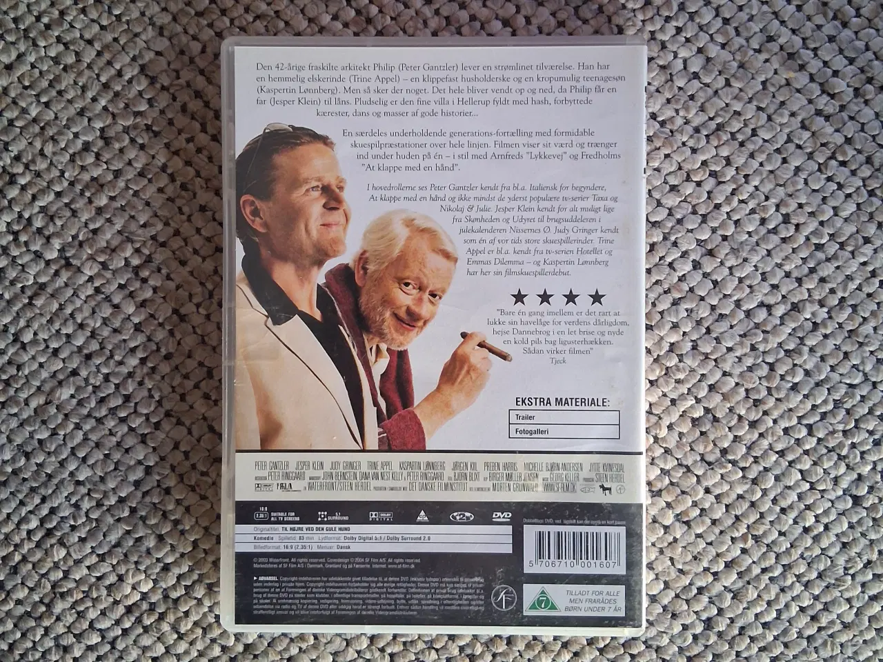 Billede 2 - Til højre ved den gule hund