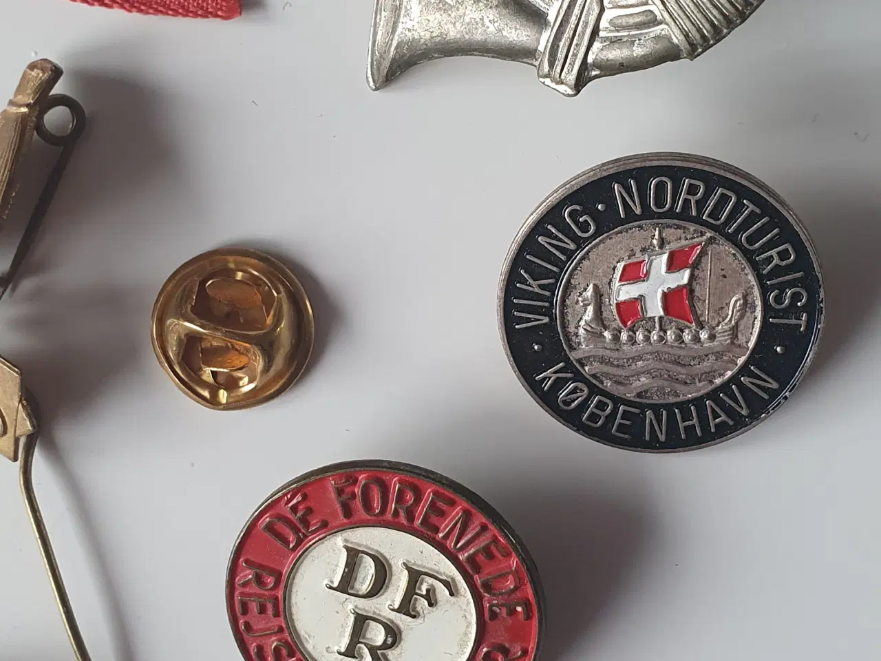 Billede 4 - Emblemer og pins