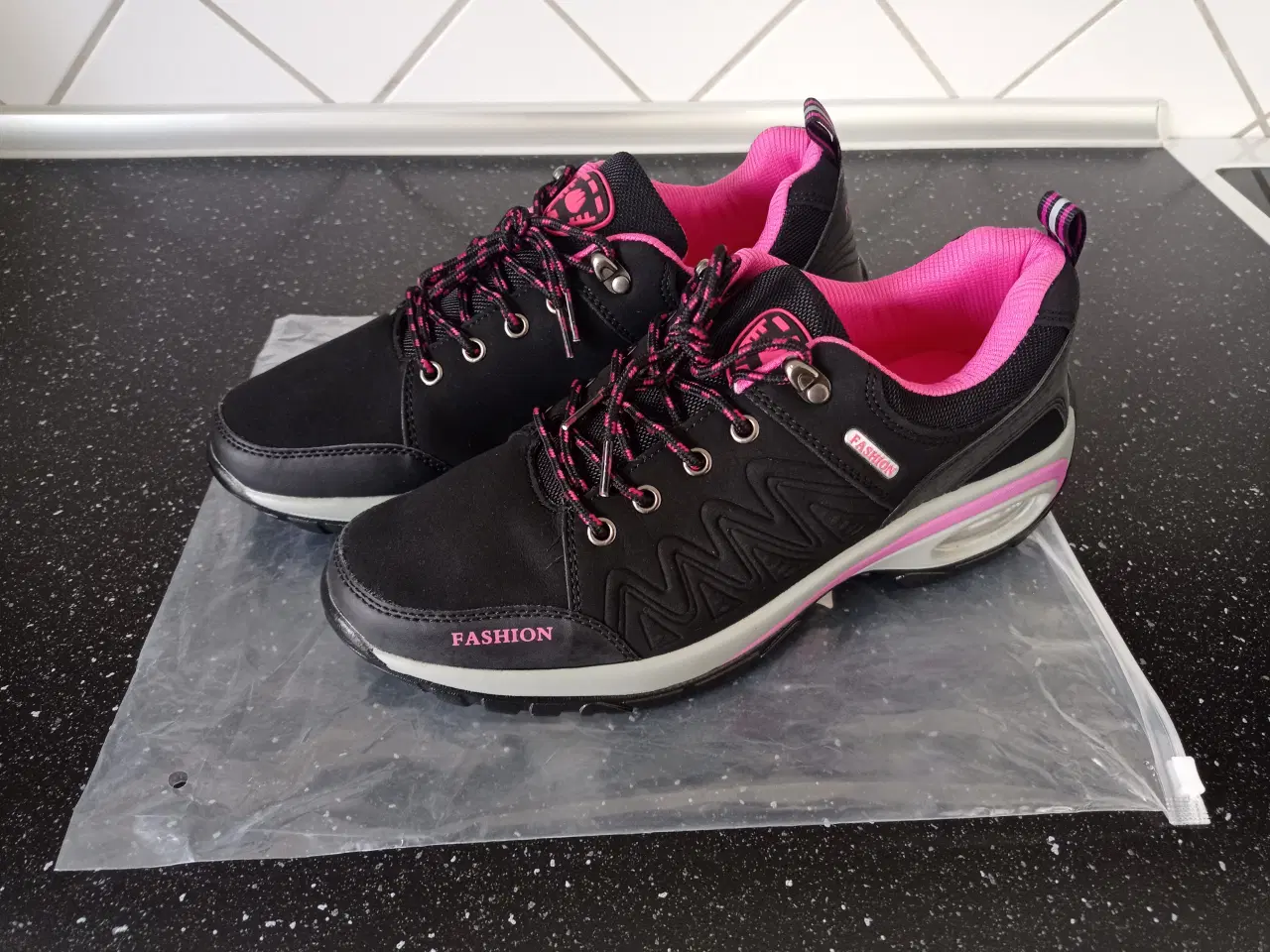 Billede 1 - FASHION Sneakers str. 43