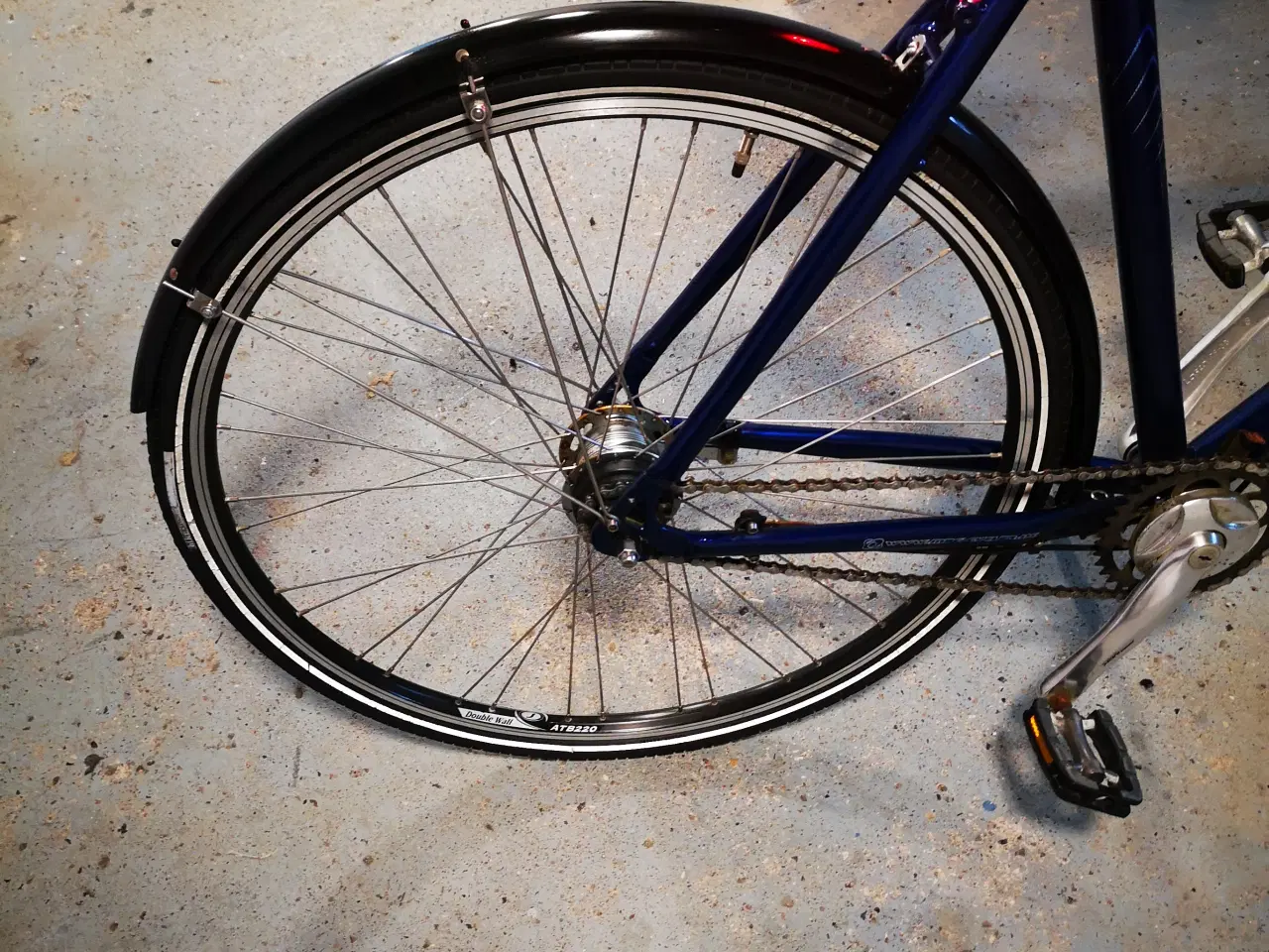 Billede 4 - MBK 28" 58 cm høj 7 gear , Dæk som ny, forlygte me