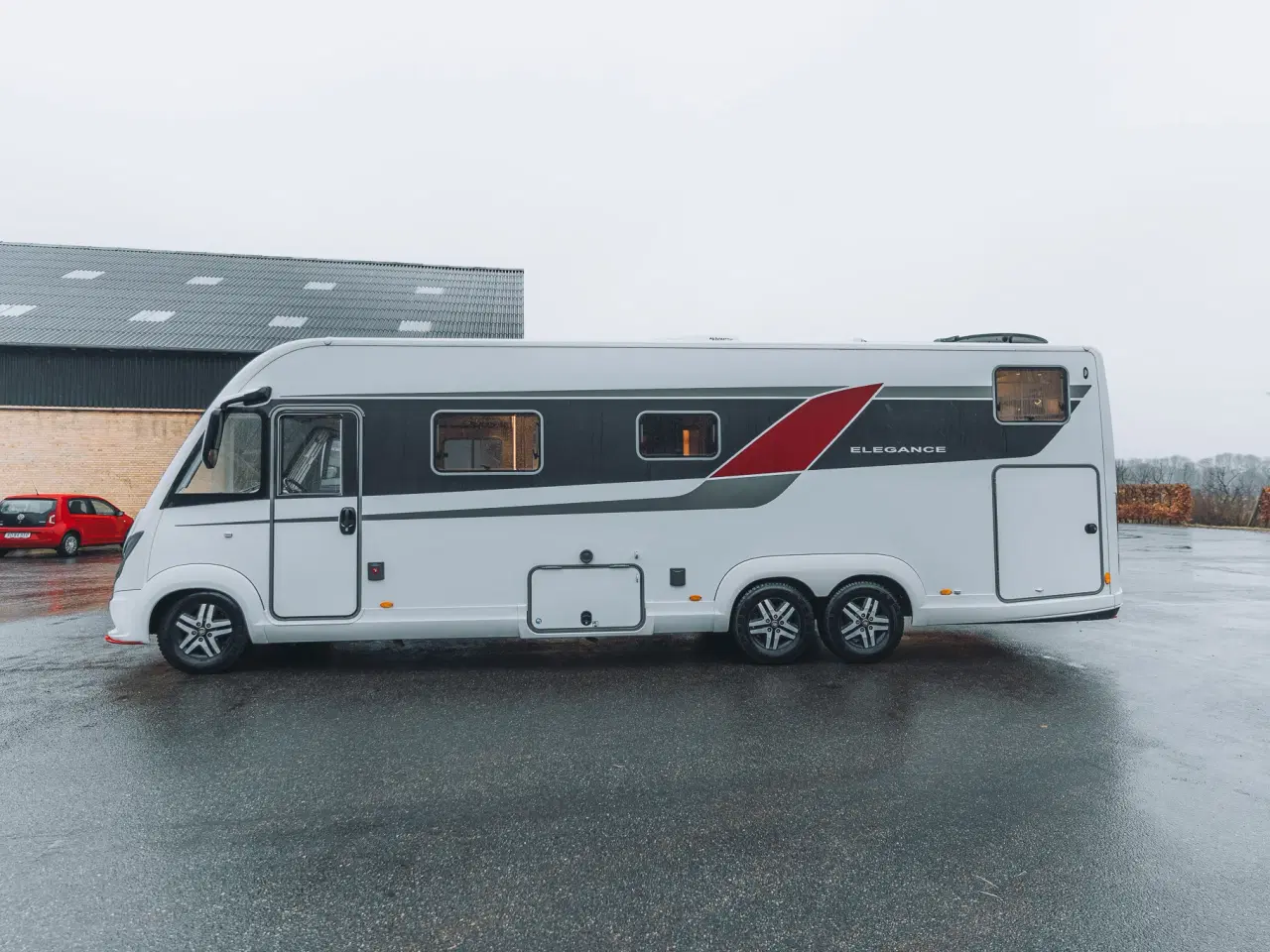 Billede 2 - Bürstner Elegance I 910 – luksuriøs helintegreret 