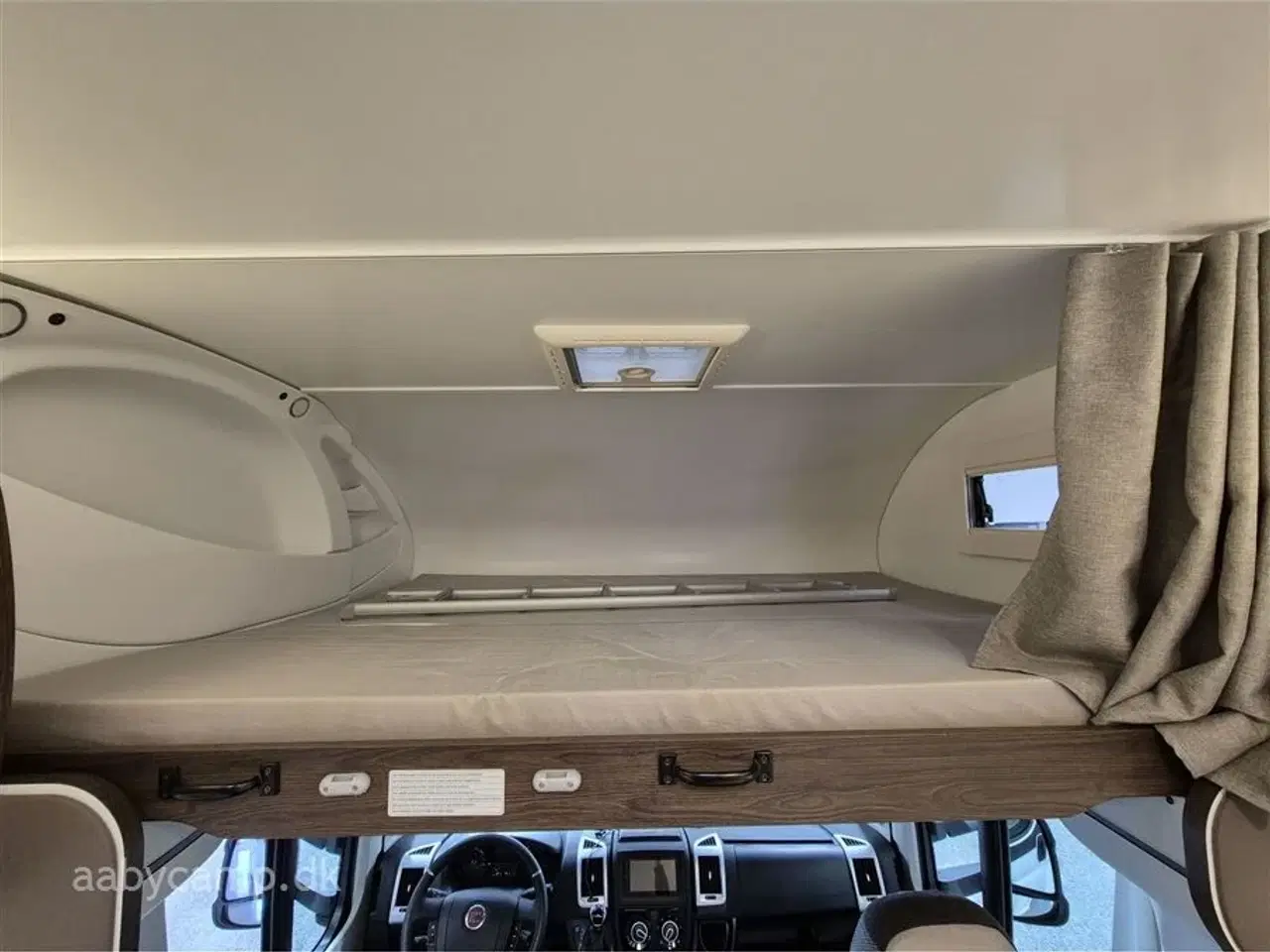 Billede 8 - 2021 - Benimar Sport 323 NK   Den Perfekte Familie camper. NK pakke. automatgear. solceller. 2x lithium batteri. 2000w inverter. Bemærk kun 20,000 Km !!!!