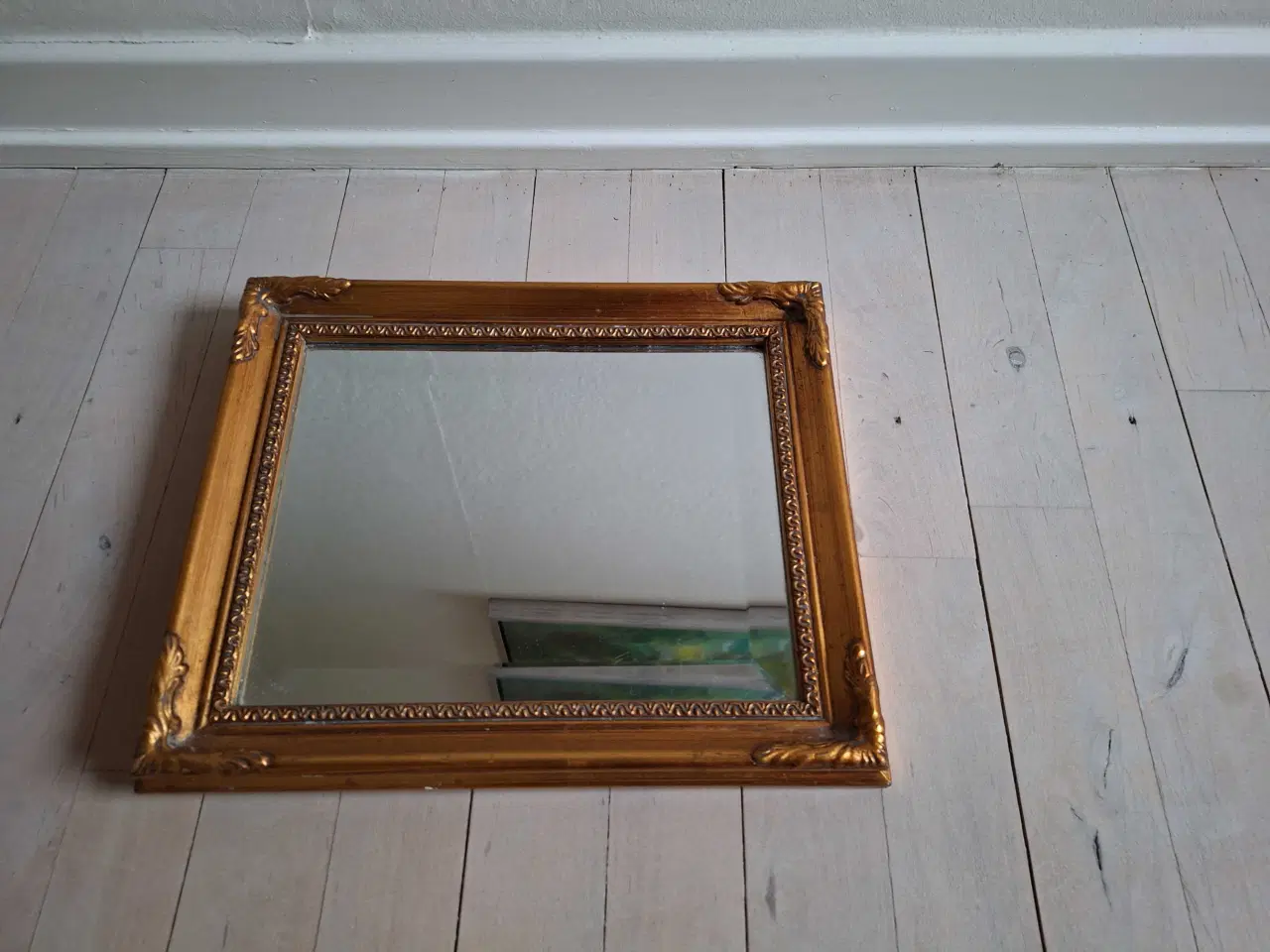 Billede 1 - Vægspejl i guldramme ,med slebet glas 