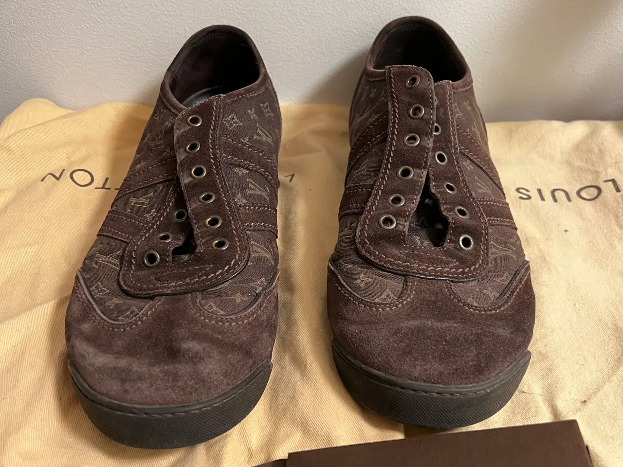 Billede 4 - Udgået LV sneakers inkl nye snørebånd str 43