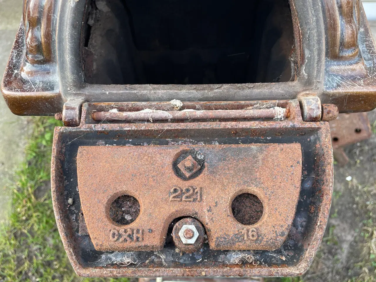 Billede 5 - Antik brændeovn i jern.