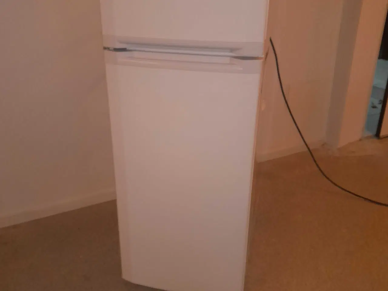 Billede 1 - Billigt køle/fryseskab sælges