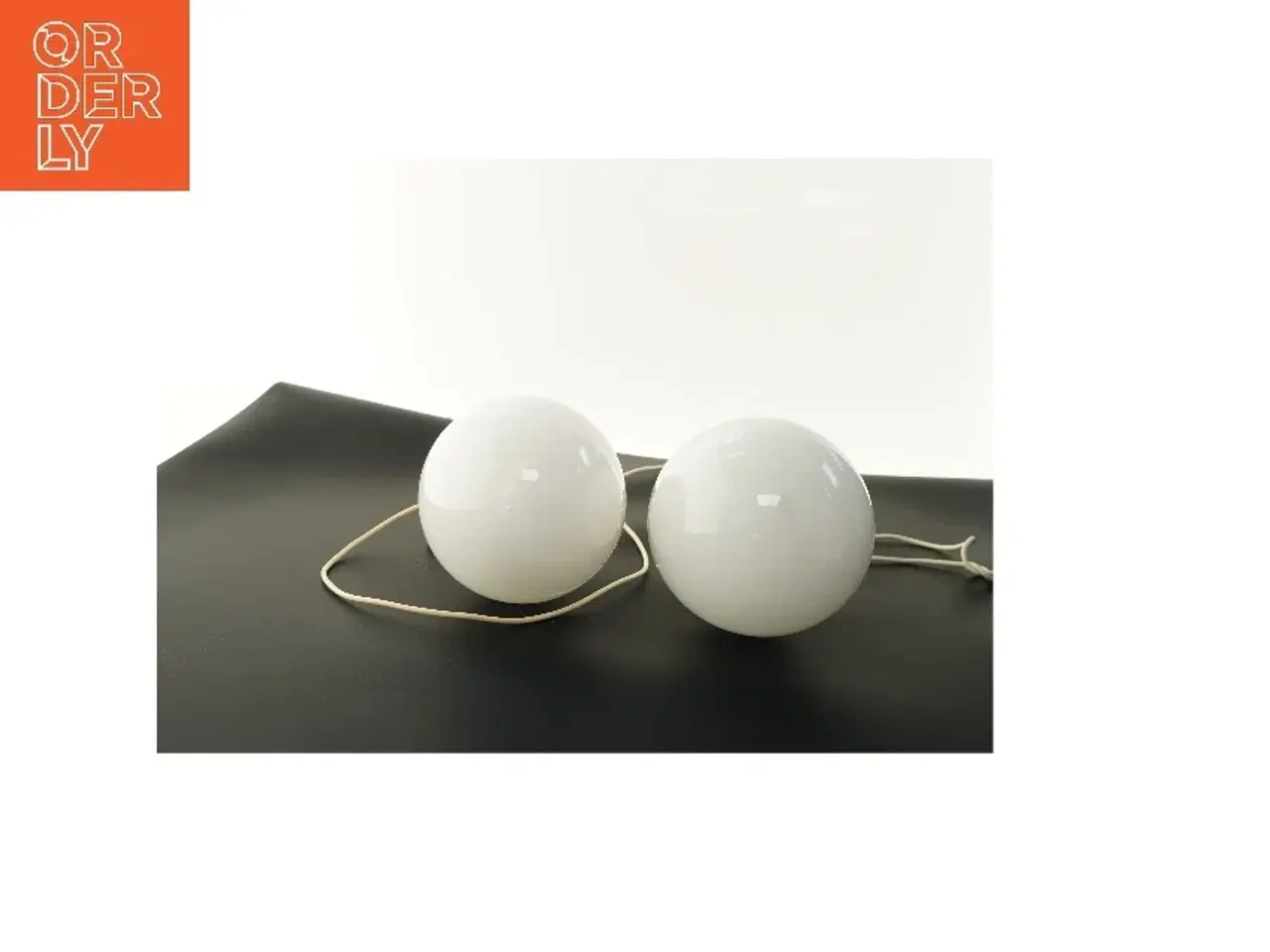 Billede 1 - To hvide pendellamper (str. Ø 18 cm)