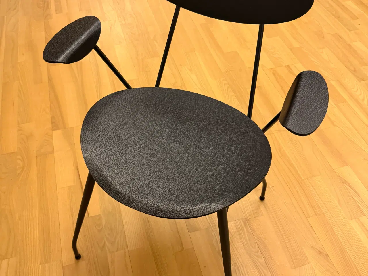 Billede 2 - Spisekort med 3 stole (dansk design og produktion)