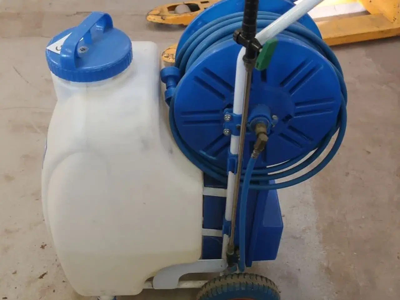 Billede 3 - Giftsprøjte RYOM 45L m. elektrisk pumpe