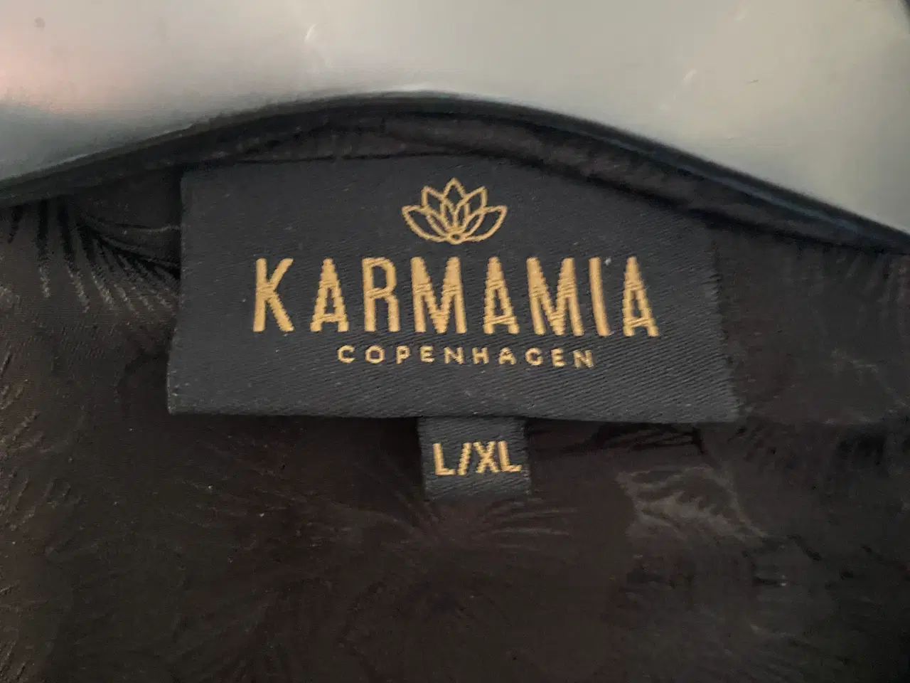 Billede 3 - Karmamia slå om kjole str L/x jaguar sort 