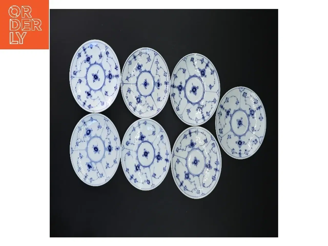 Billede 4 - Sæt med fine porcelænskopper og underkopper, musselmalede, fra Royal Copenhagen (str. Ø 12,5xØ 6,5 cm)