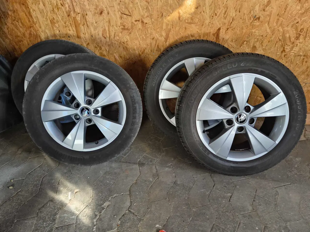 Billede 1 - 4 Alu-fælge med sommerdæk.