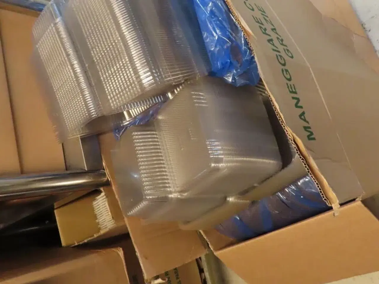 Billede 13 - Div. reoler og indhold