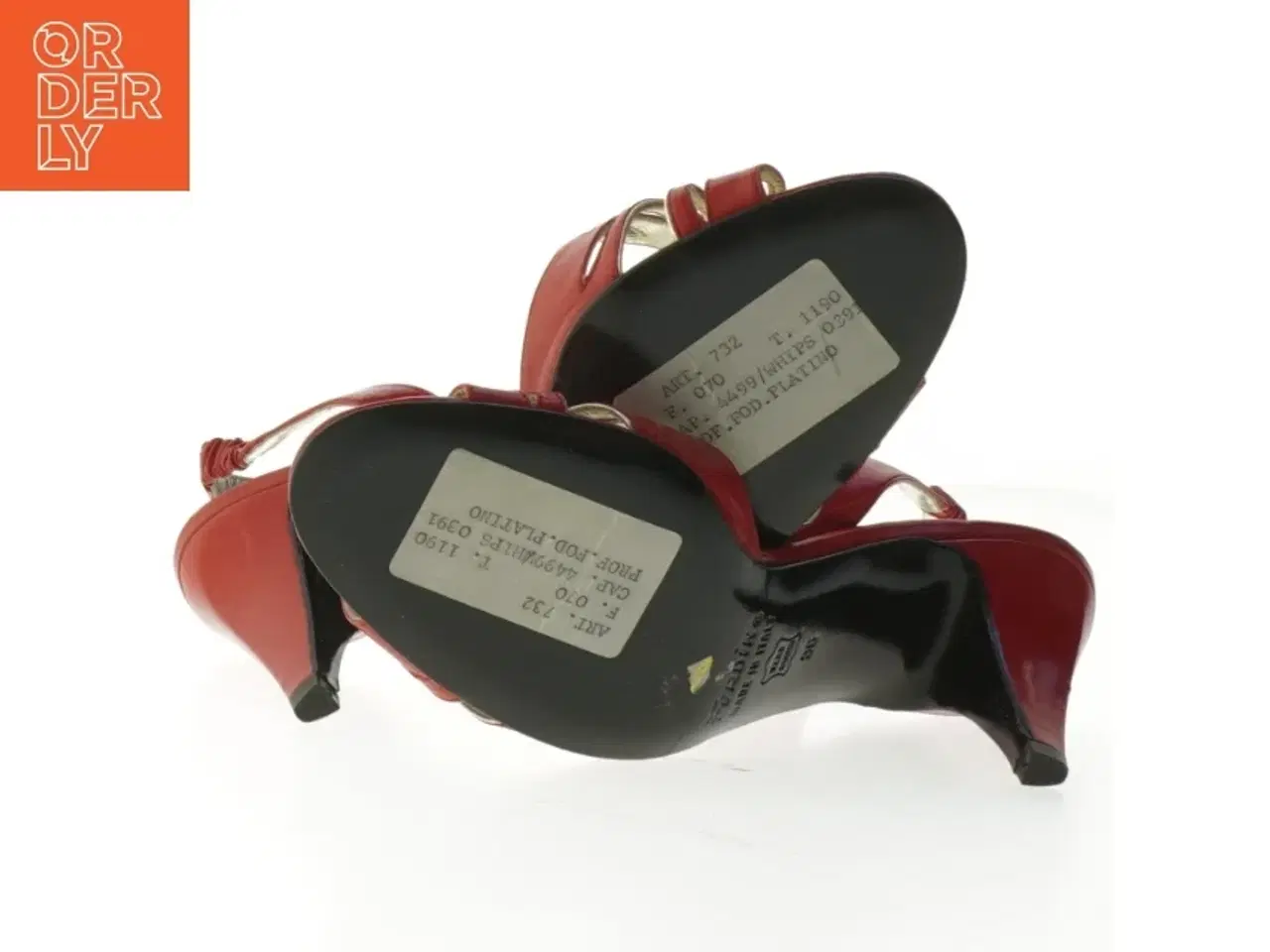 Billede 3 - Røde høje hæle med blomsterdetaljer fra Ferdin (str. 36 )