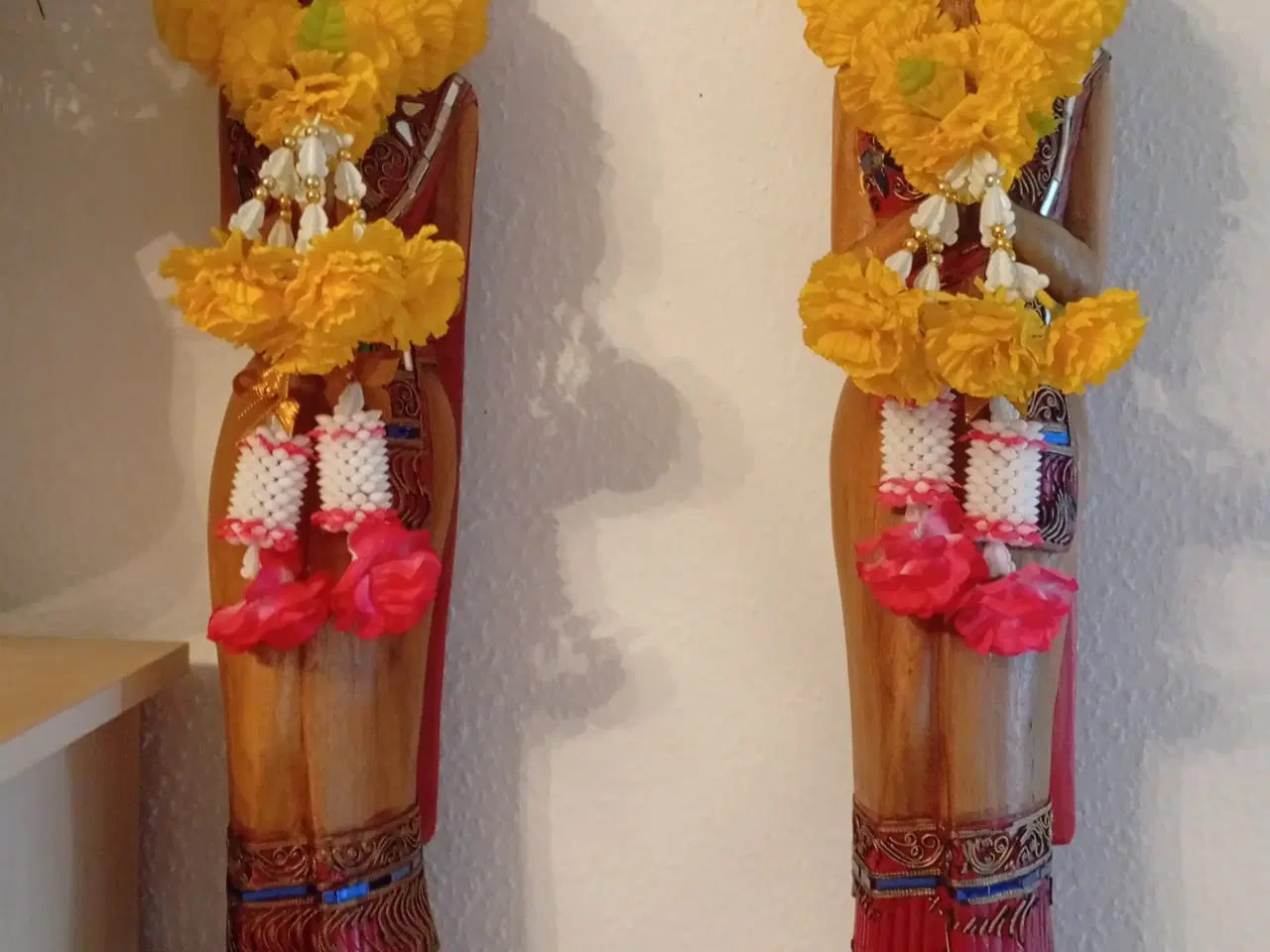 Billede 2 - 2 stk Thai kvinde figurer 75 cm høj