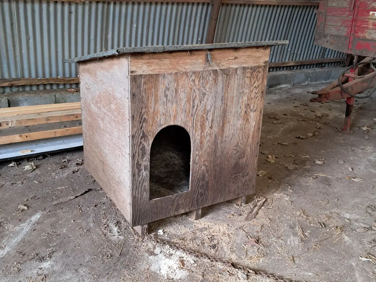 Billede 1 - hundehus i træ