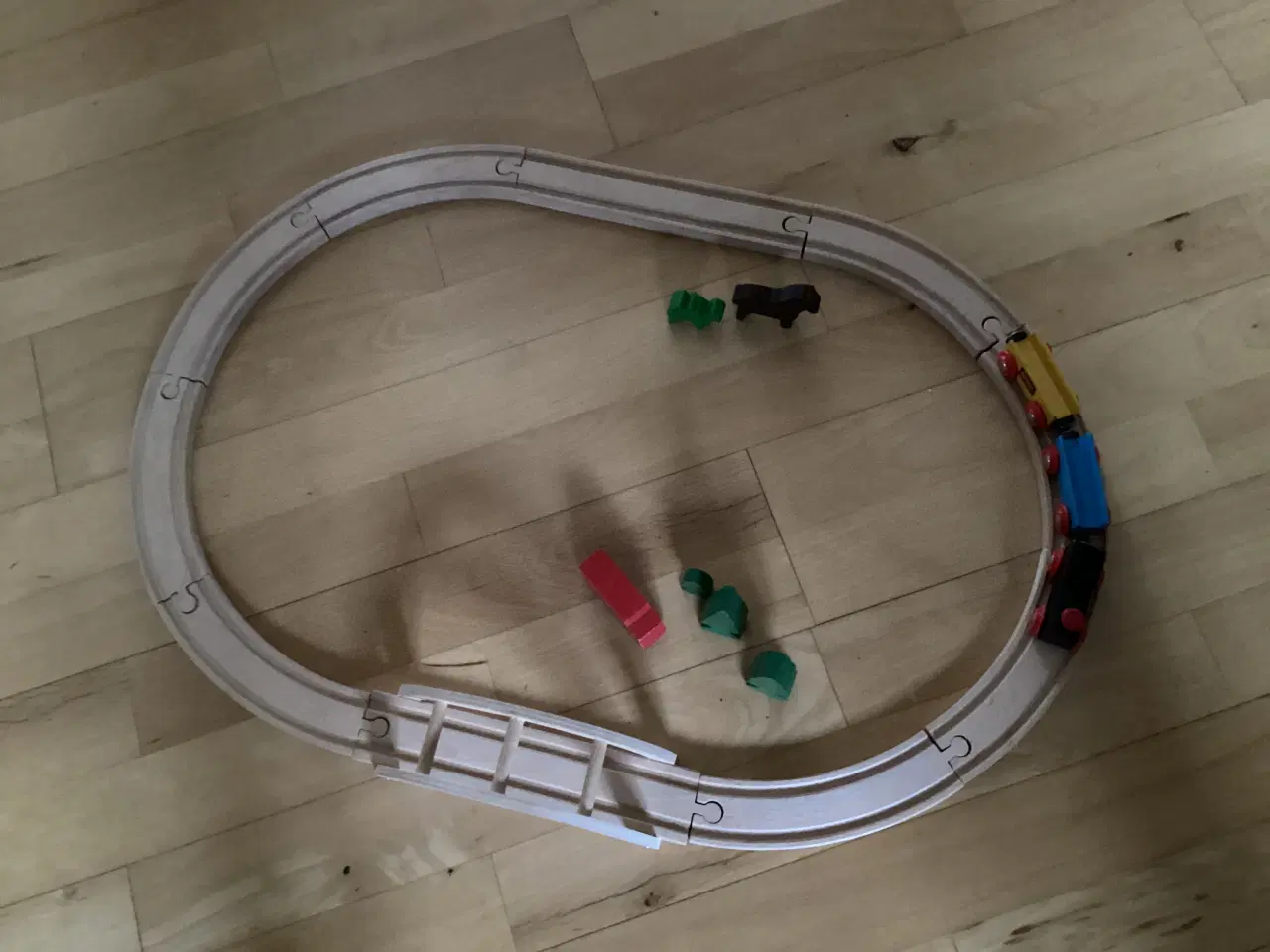 Billede 2 - BRIO togbane sælges